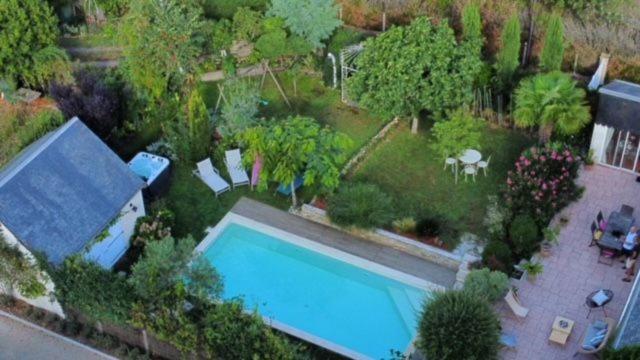 Logis Du Lievre D'Or Bed & Breakfast Montbazon Exterior photo