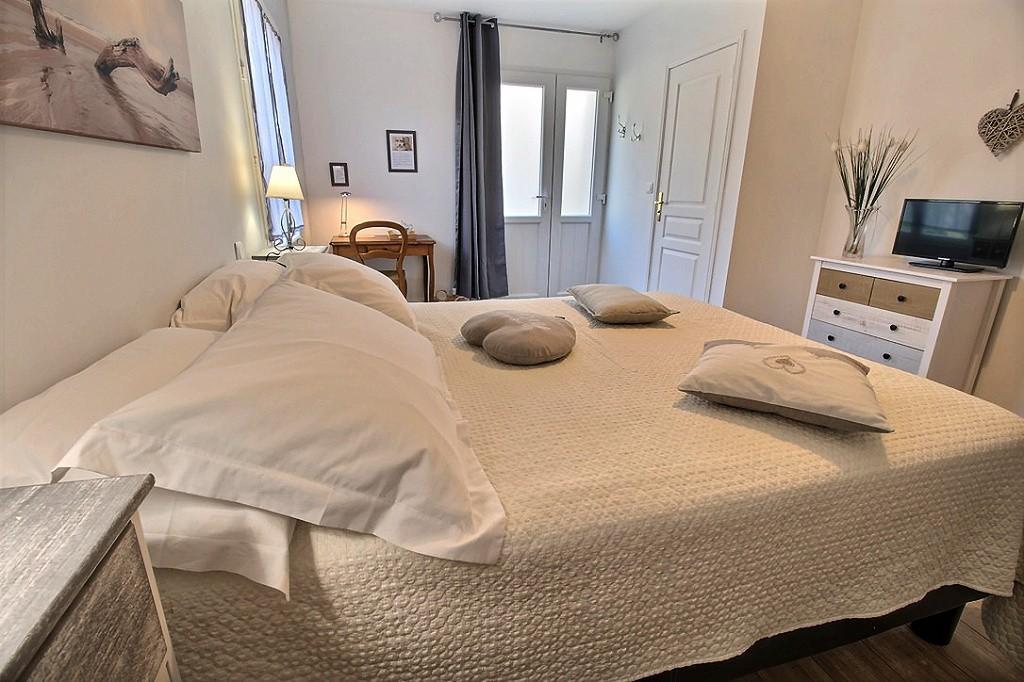 Logis Du Lievre D'Or Bed & Breakfast Montbazon Exterior photo
