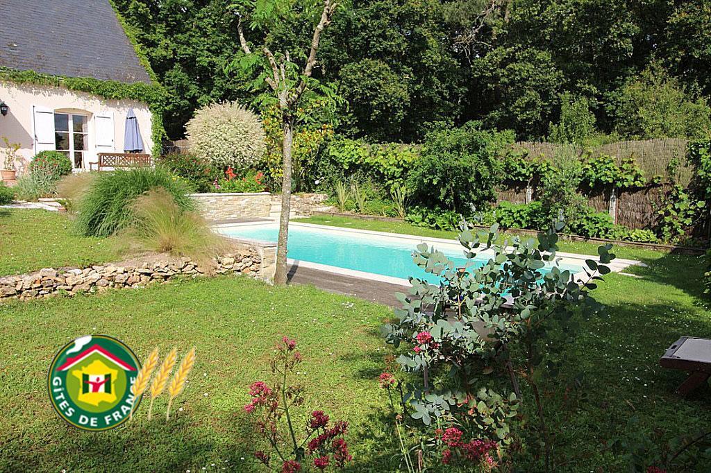 Logis Du Lievre D'Or Bed & Breakfast Montbazon Exterior photo