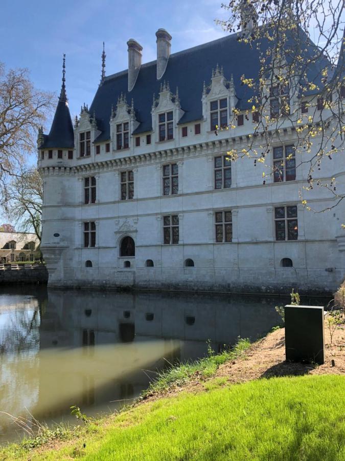 Logis Du Lievre D'Or Bed & Breakfast Montbazon Exterior photo